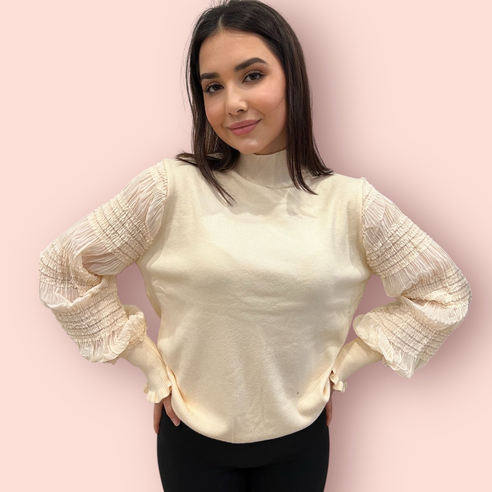 Crème Top met Smock Mouwen